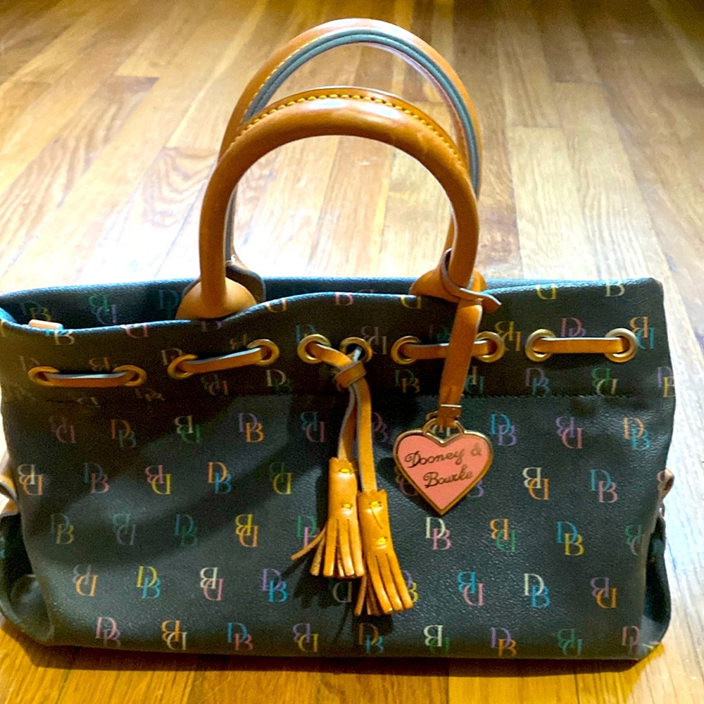 👛🩷DOONEY & BOURKE HAND BAG!!